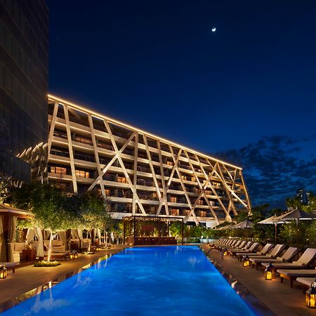 The Abu Dhabi Edition Eksteriør billede The hotel's pool