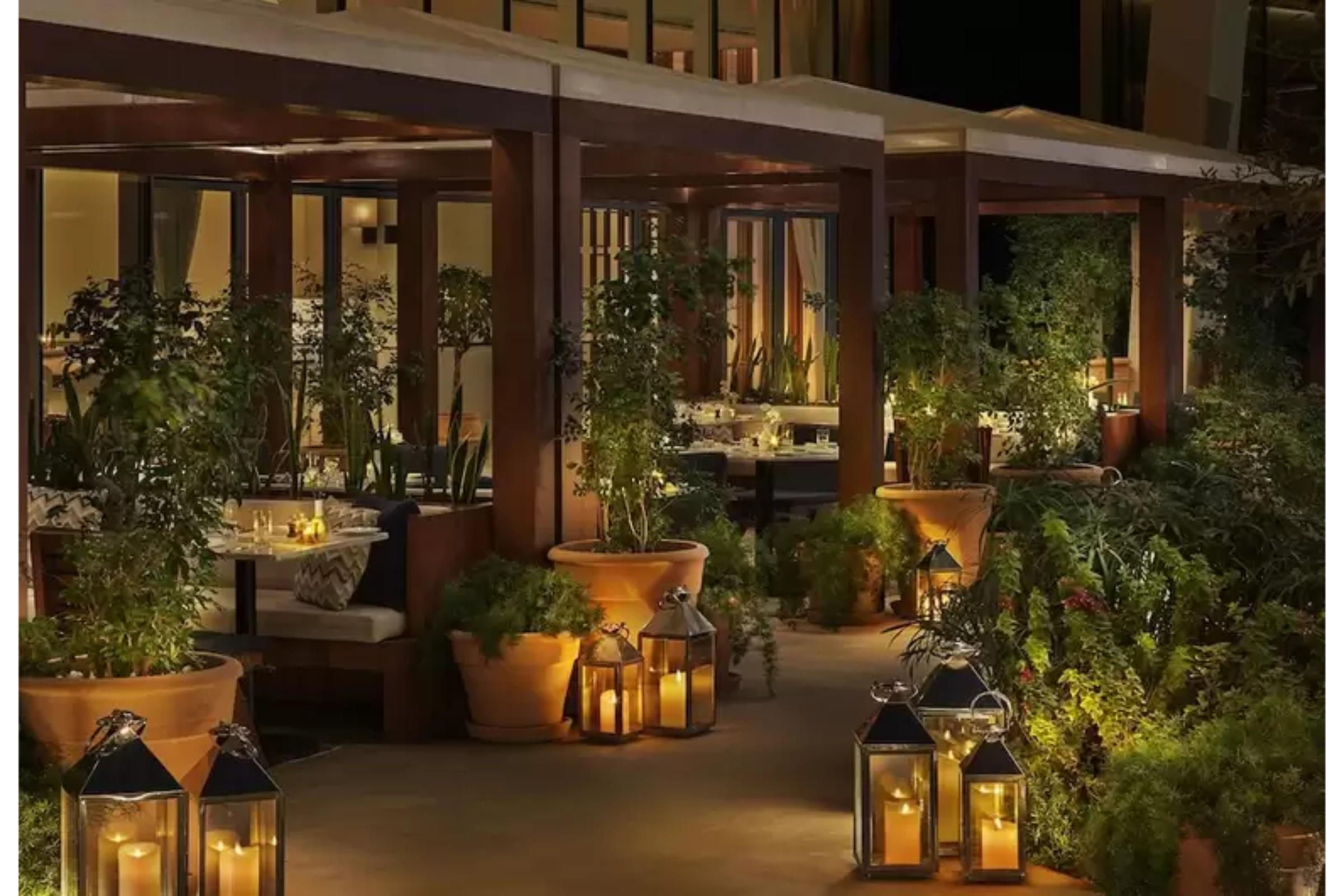 The Abu Dhabi Edition Eksteriør billede The Terrace at the Four Seasons Hotel