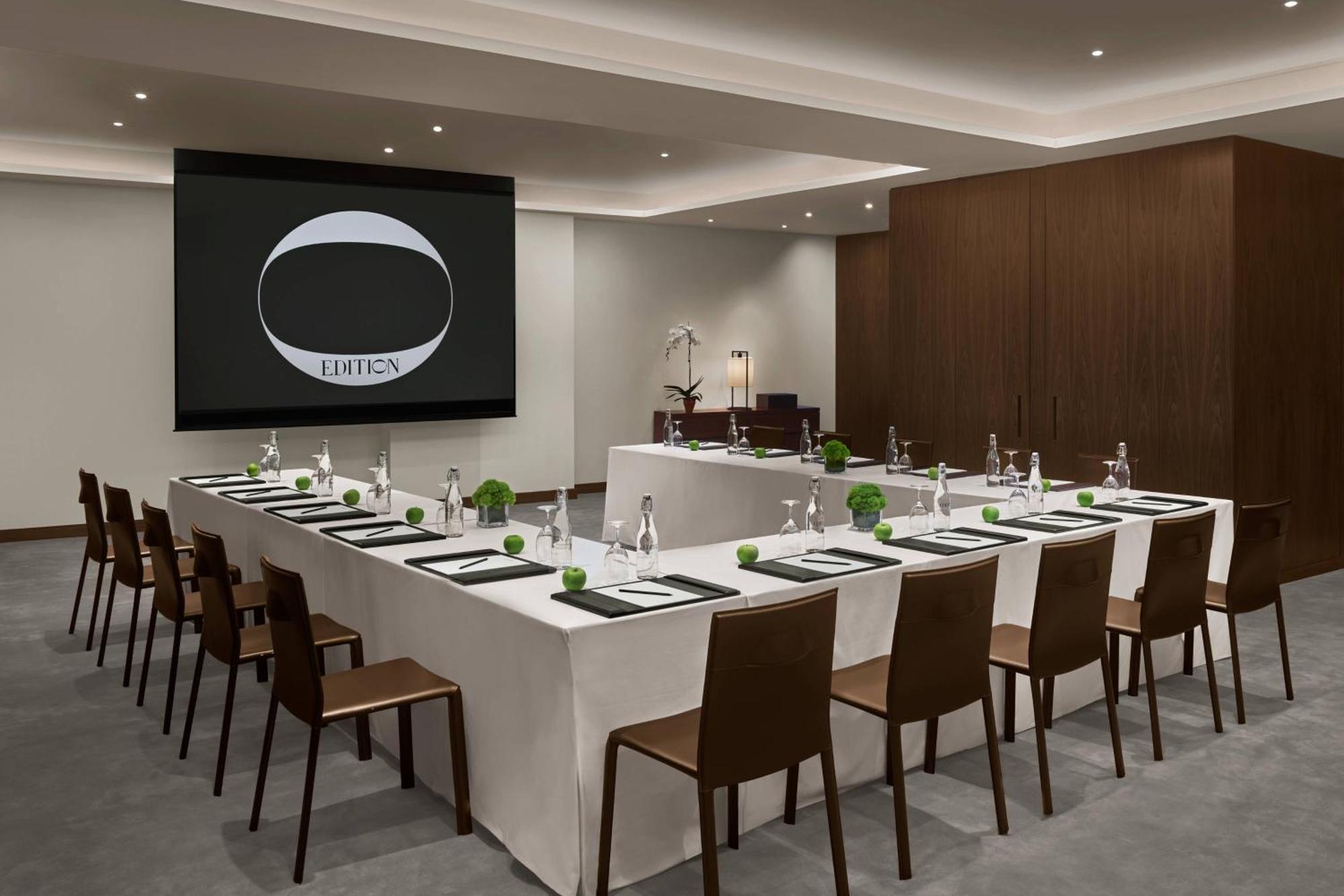 The Abu Dhabi Edition Eksteriør billede Meeting room at Le Méridien, Dubai