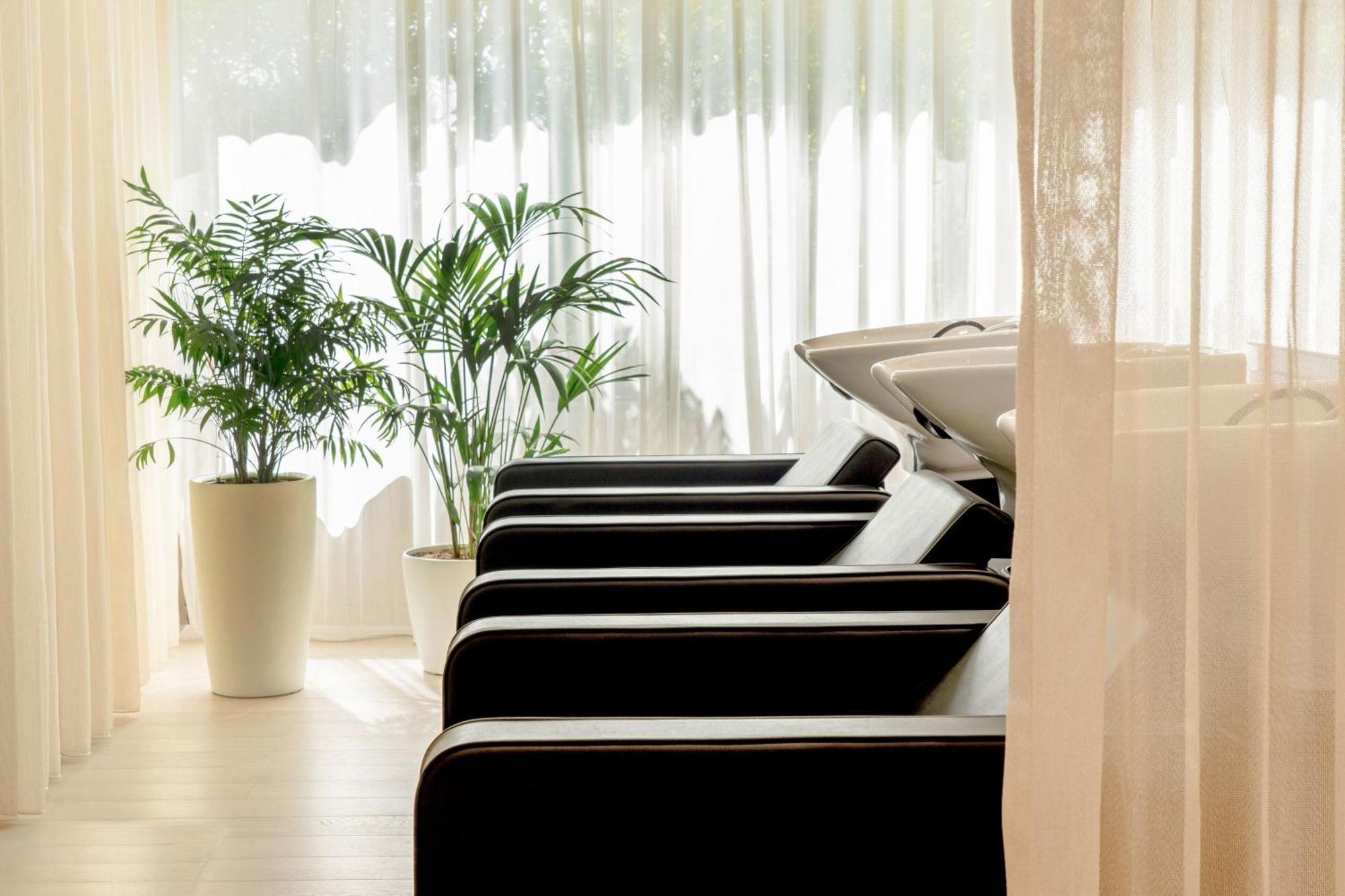 The Abu Dhabi Edition Eksteriør billede A hair salon