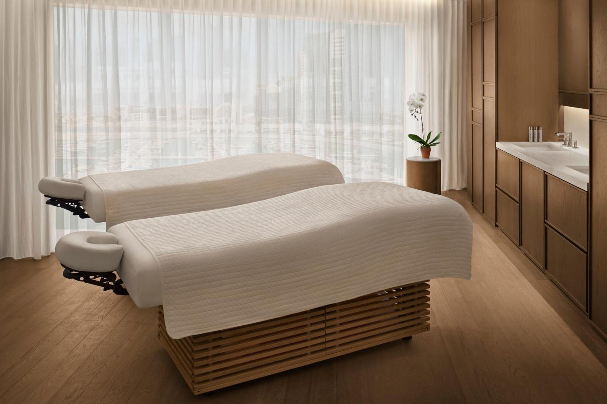 The Abu Dhabi Edition Eksteriør billede Treatment room at The Spa at The Standard London