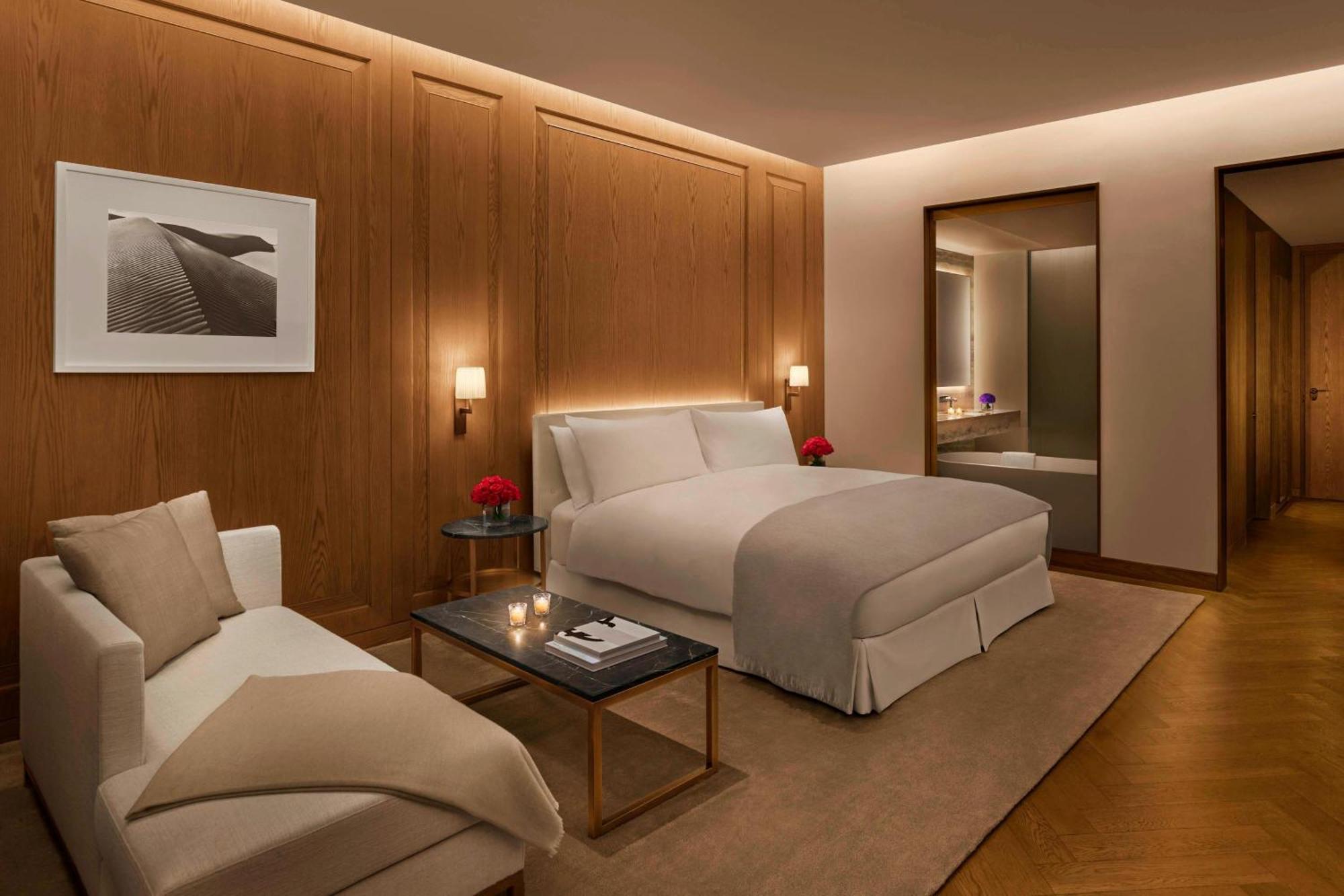 The Abu Dhabi Edition Eksteriør billede A bedroom at The London Edition