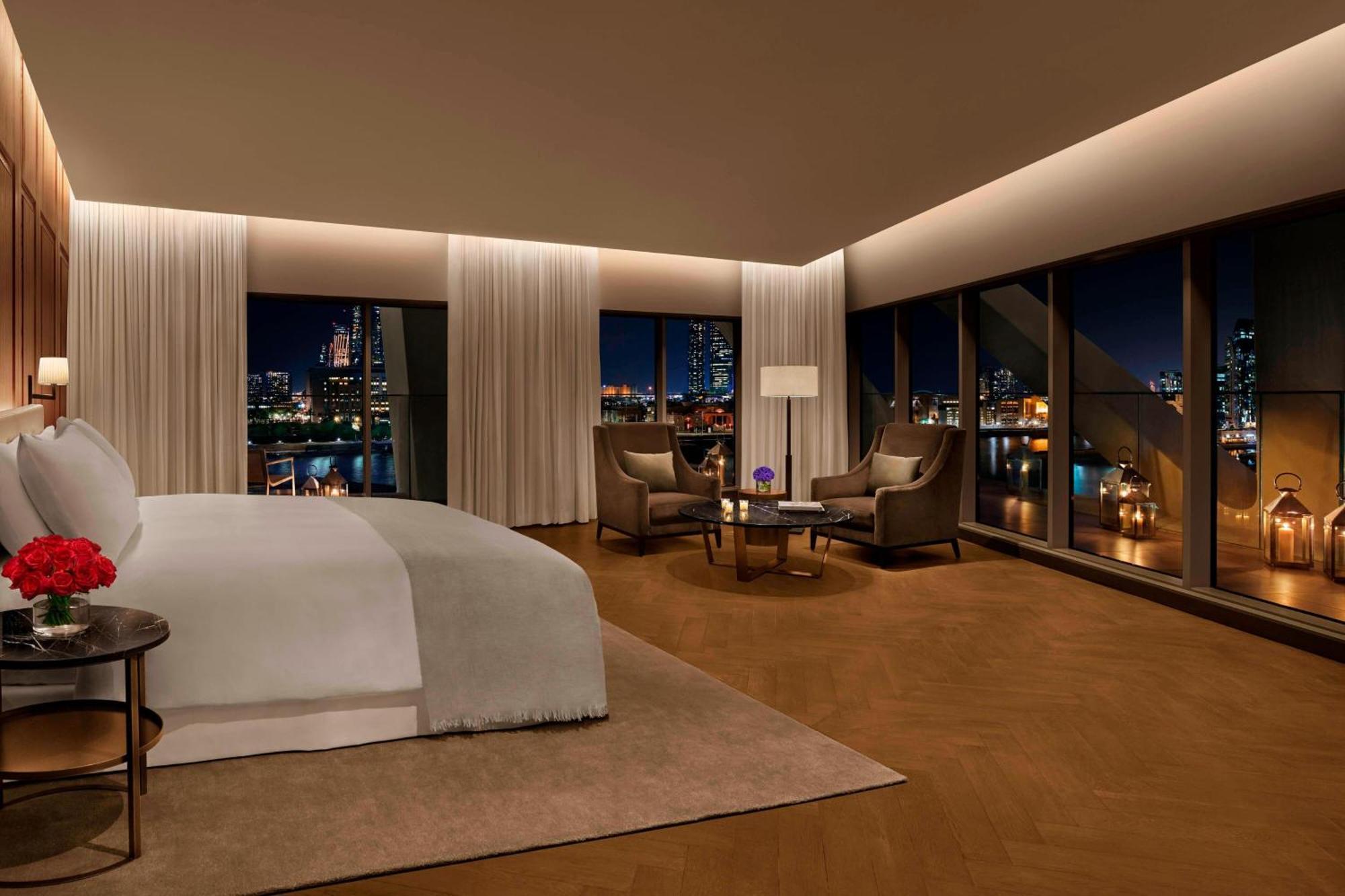 The Abu Dhabi Edition Eksteriør billede A bedroom at The Ritz-Carlton, New York, Central Park