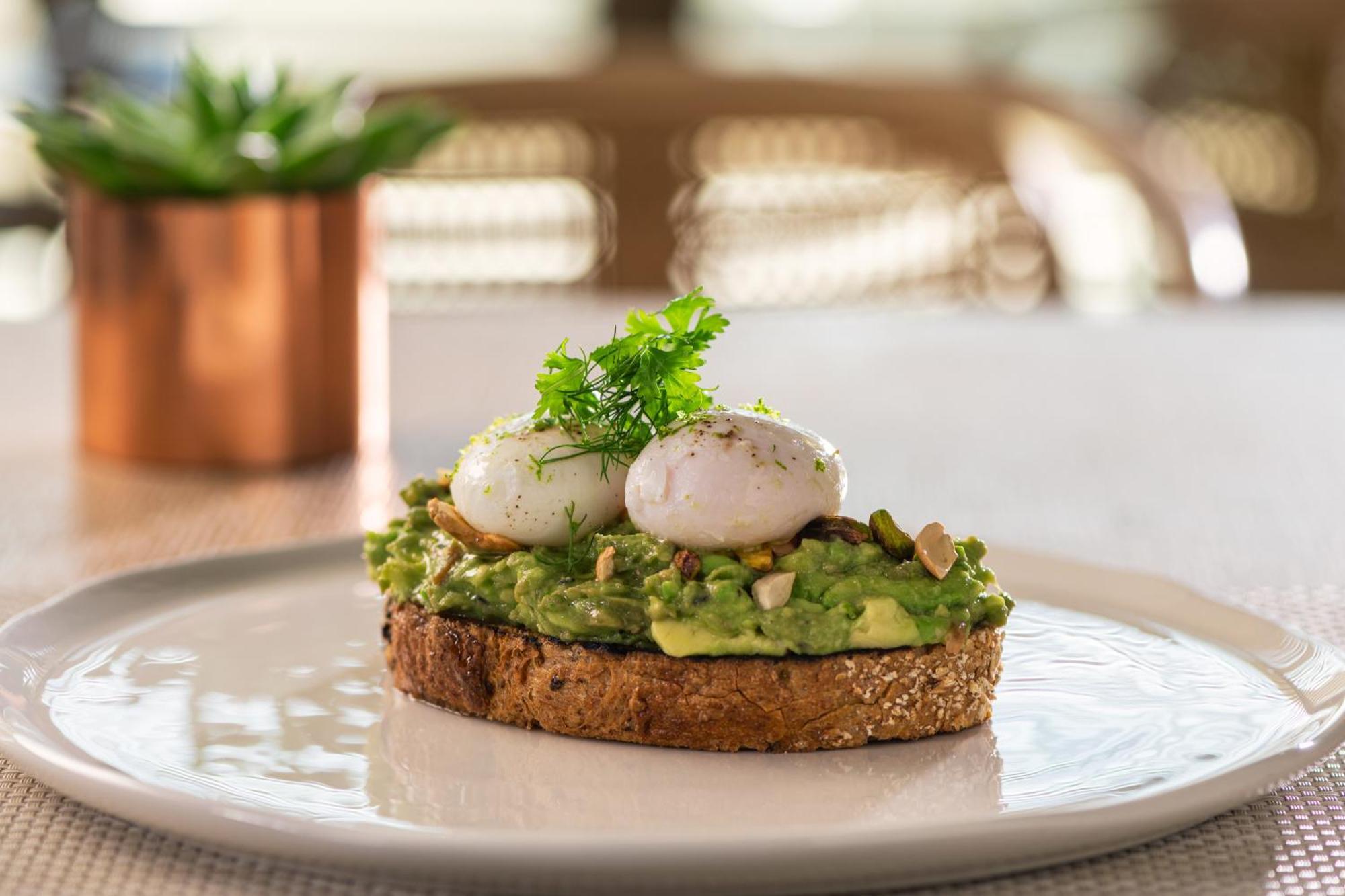 The Abu Dhabi Edition Eksteriør billede Avocado on toast with poached eggs