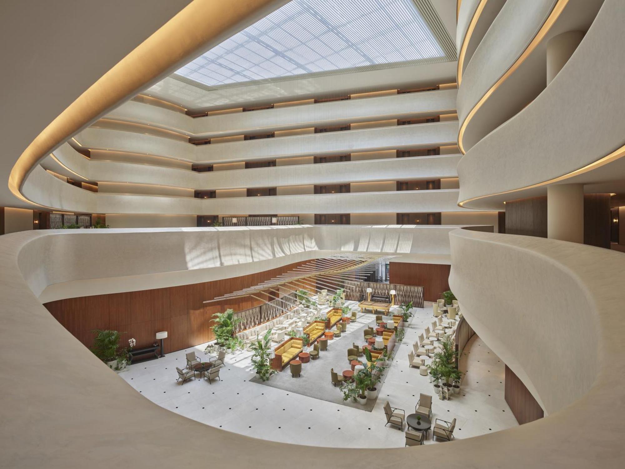 The Abu Dhabi Edition Eksteriør billede The hotel's atrium