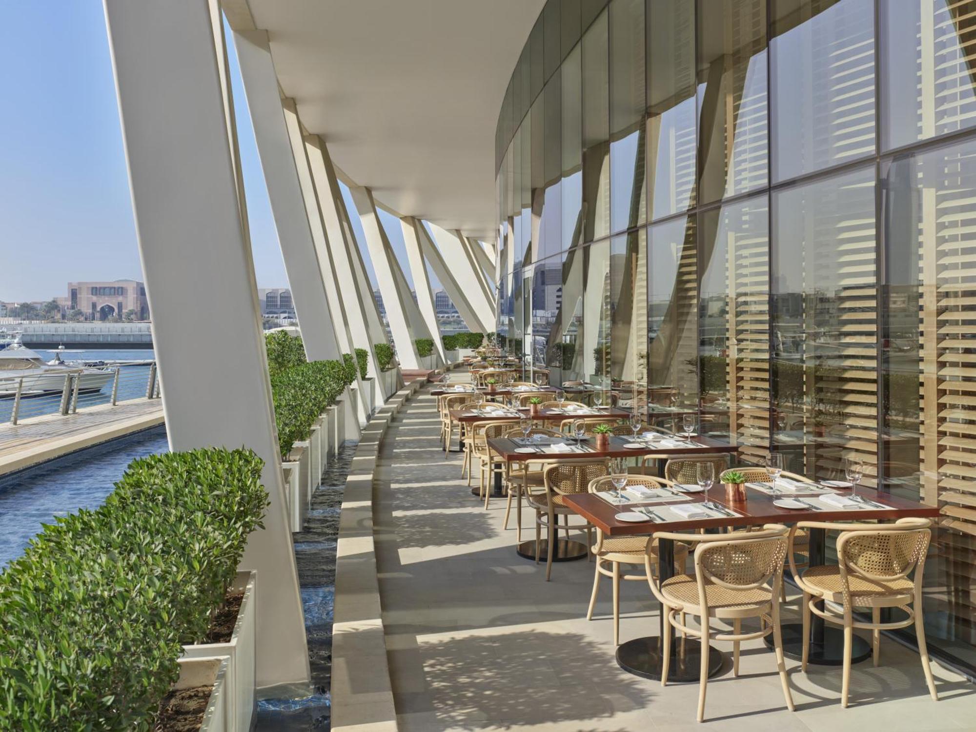The Abu Dhabi Edition Eksteriør billede The Terrace